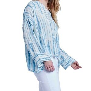 Beachy, bohemian, tunic-style blouse Blue and white tie-dye